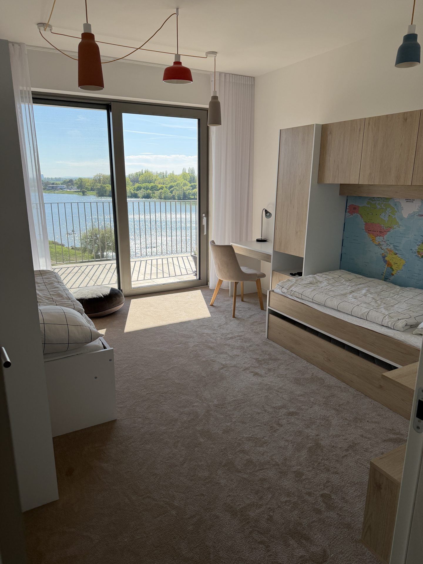 Detská izba — výhľad na Sĺňavu