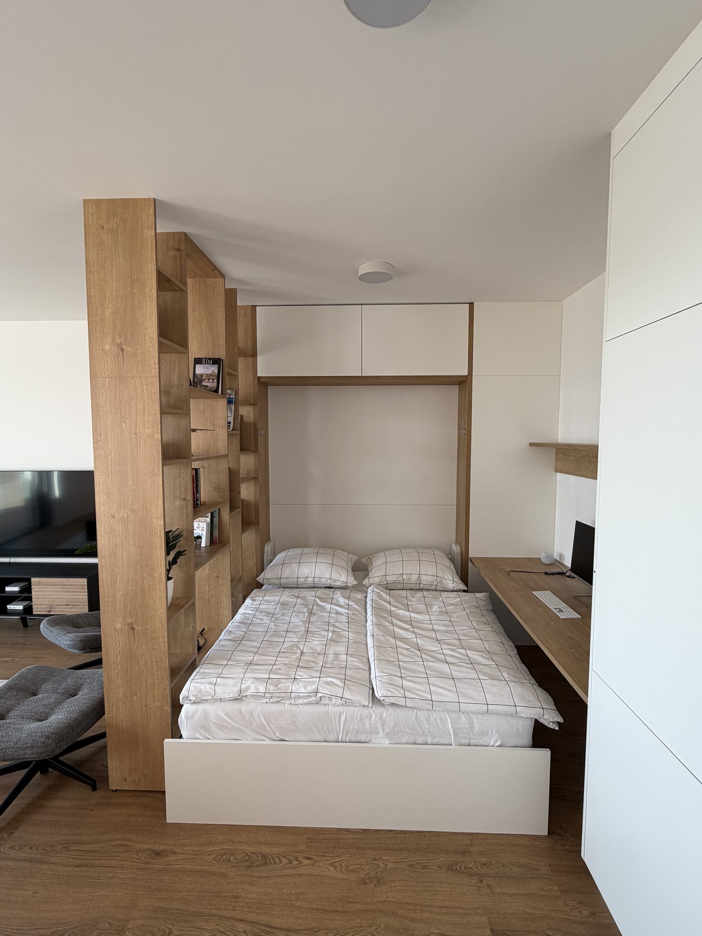 Pracovný kút — výklopná posteľ