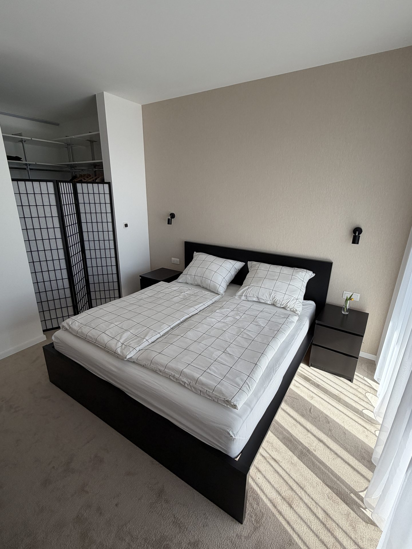 Spálňa — stolík